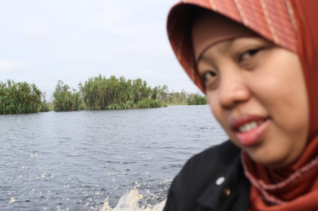 Hilangkan Ketegangan di Atas Air 1 Selfie di Perahu Motor