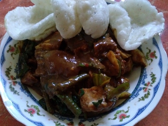 Cerianya Lebaran hingga Bali Jadi Kenangan 5 Rujak Petis + Krupuk Goreng Pasir