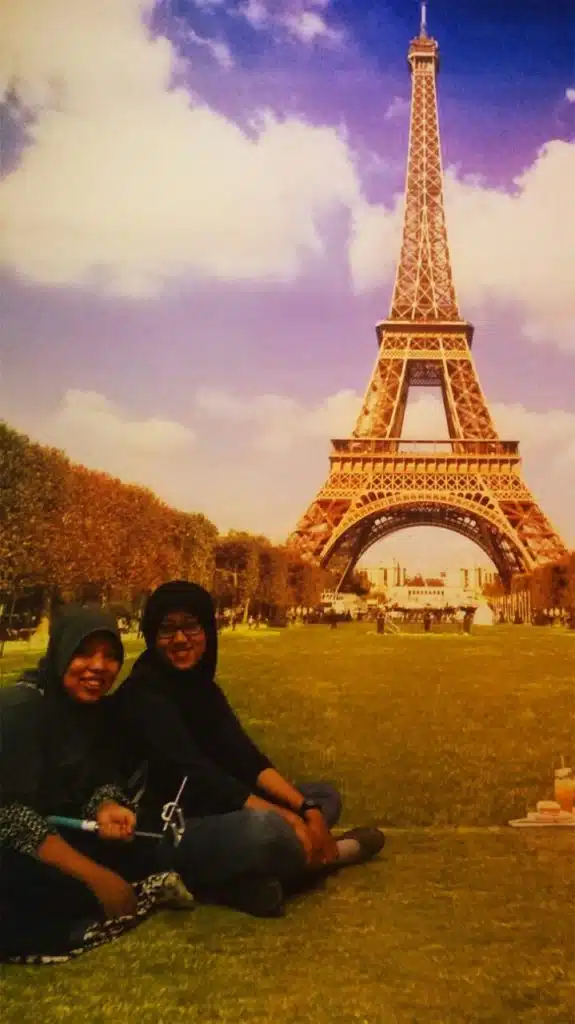 Jalan-Jalan ke De MATA Trick Eye, Wisata Museum 3D di Surabaya 4 Di Paris bareng Silvi