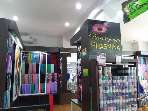 Bursa Sajadah Surabaya dalam Bingkai #SKVBerbagi 9 pashmina