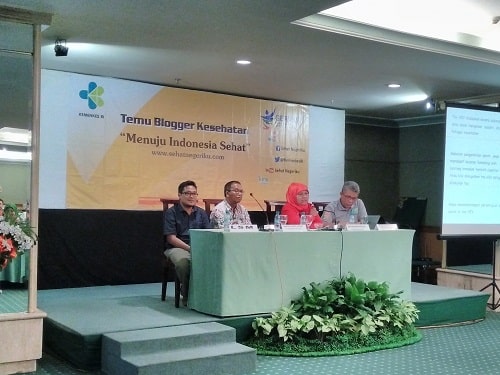 Bu Wiendra dan Narasumber Temu Blogger Kesehatan
