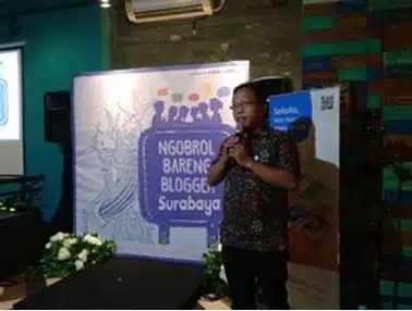 Senangnya Diajak Ngobrol Blogger Cantik oleh Sakuku BCA 4 Bapak Suparjo dari BCA