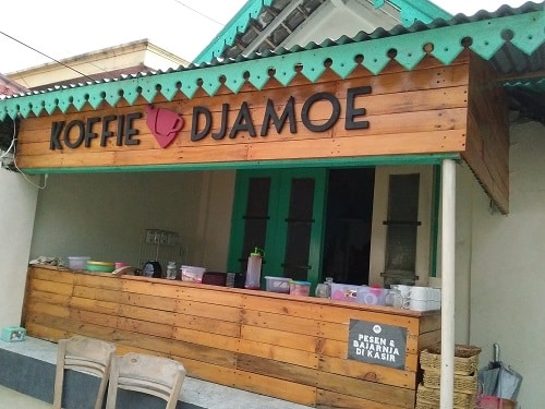 Minuman Tradisional yang Kekinian di Makam Peneleh Surabaya 7 Minuman Tradisional yang Kekinian di Makam Peneleh Surabaya 6