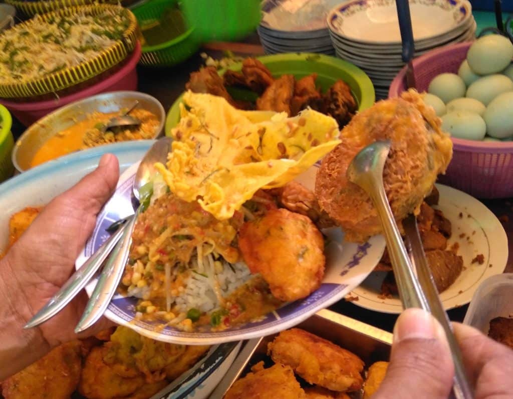 Kulineran? Ini Dia 5 Tempat Makan Pecel Enak di Surabaya yang Bikin Ketagihan 6