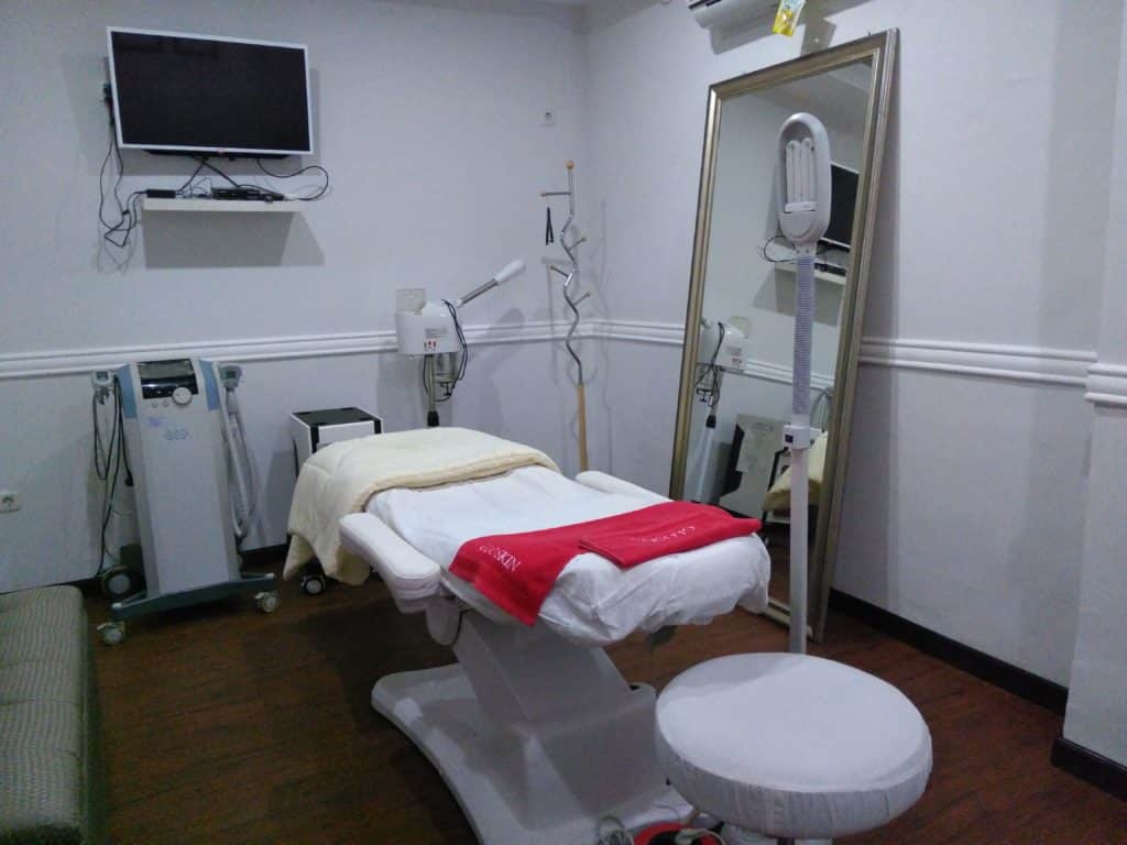 Facial Glowing di Gloskin Surabaya 4 Facial Glowing di Gloskin Surabaya 4