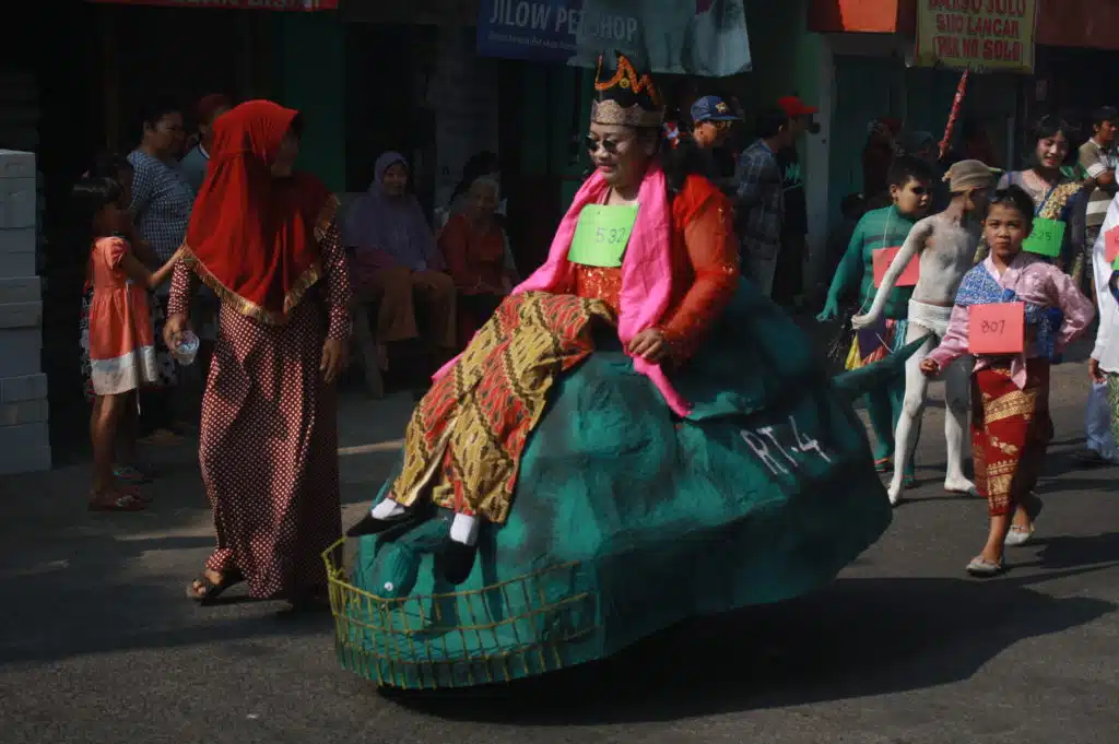 Karnaval dengan Beragam Aksi Meriahkan Hari Ulang Tahun ke-73 Republik Indonesia 4 Karnaval dengan Beragam Aksi Meriahkan Hari Ulang Tahun ke-73 Republik Indonesia 4
