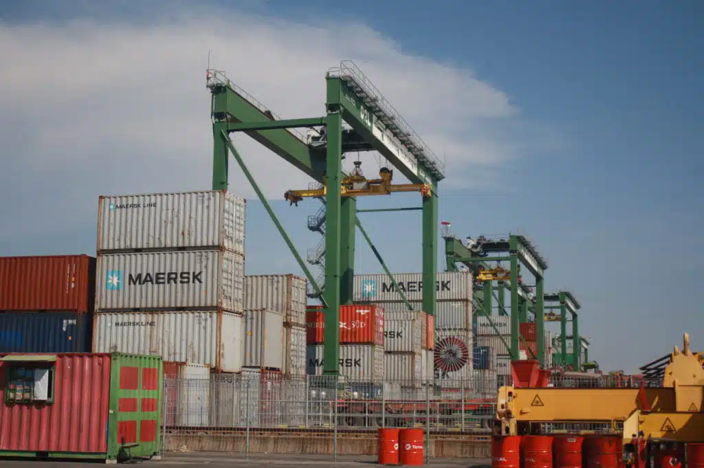 Inovasi Pelindo III dengan Pesatnya Perkembangan Smart-Green Port Terminal Teluk Lamong 2 Automated Stacking Crane