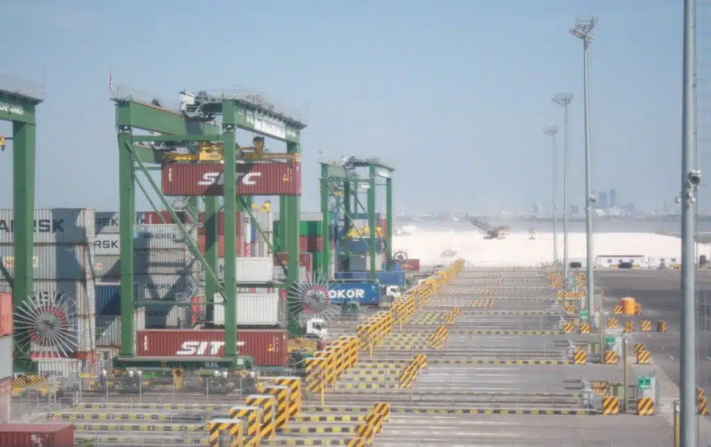 Inovasi Pelindo III dengan Pesatnya Perkembangan Smart-Green Port Terminal Teluk Lamong 3 Blok Container Yard Terminal Teluk Lamong