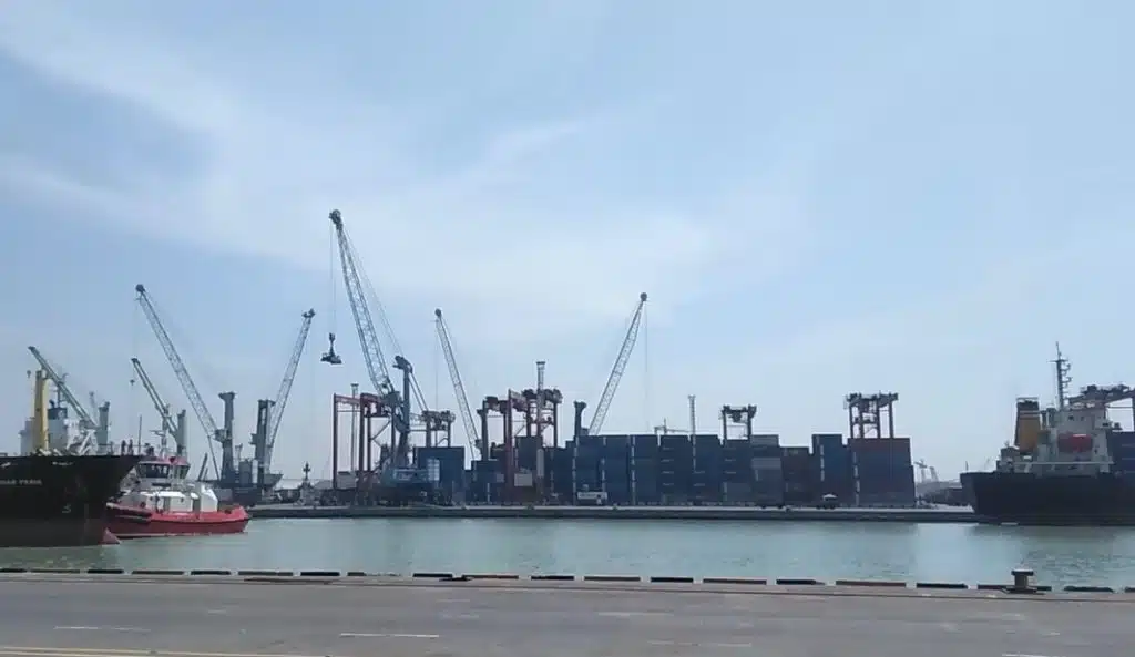 Layanan Storage Tank Pelindo III dan Masa Depan Terminal Nilam 7 Layanan Storage Tank Pelindo III dan Masa Depan Terminal Nilam 5