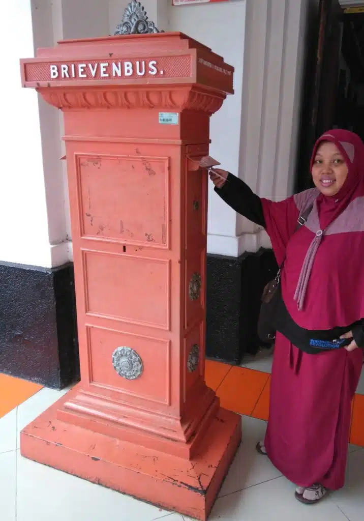 Jelajah Kantor Pos Surabaya (Kebun Rojo) Disela Meet Up Nasional Pencinta Kartu Pos 9