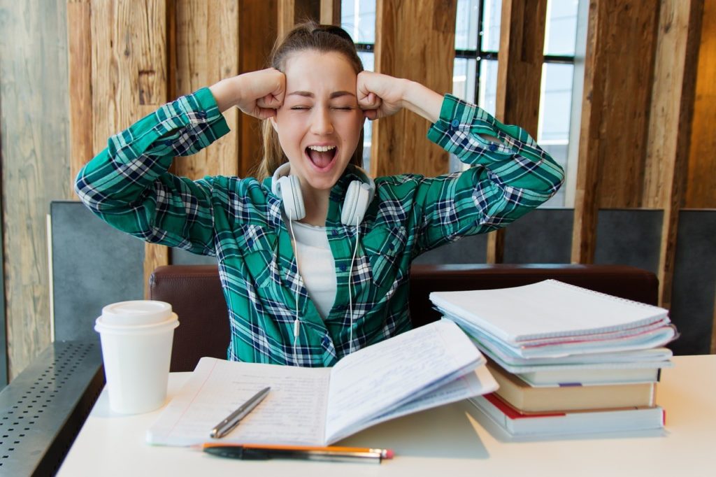 Tips Irit Anak Kost Biar Tetap Eksis di Media Sosial 1 Tips Irit Anak Kost Biar Tetap Eksis di Media Sosial 1