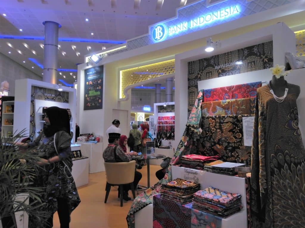 ISEF SHARI’A FAIR 2018: Tolok Ukur Perkembangan Rantai Halal Sistem Ekonomi dan Keuangan Syariah 8 ISEF SHARI’A FAIR 2018: Tolok Ukur Perkembangan Rantai Halal Sistem Ekonomi dan Keuangan Syariah 8