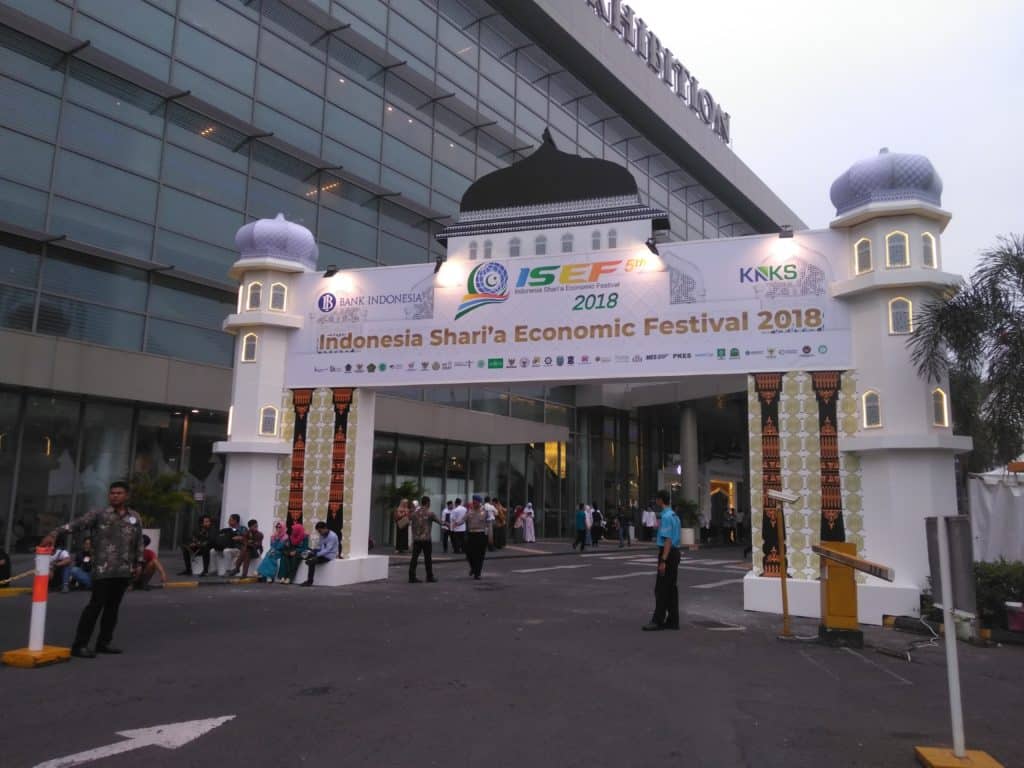 ISEF SHARI’A FAIR 2018: Tolok Ukur Perkembangan Rantai Halal Sistem Ekonomi dan Keuangan Syariah 1 ISEF SHARI’A FAIR 2018: Tolok Ukur Perkembangan Rantai Halal Sistem Ekonomi dan Keuangan Syariah 1