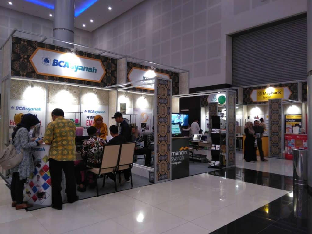 ISEF SHARI’A FAIR 2018: Tolok Ukur Perkembangan Rantai Halal Sistem Ekonomi dan Keuangan Syariah 11 ISEF SHARI’A FAIR 2018: Tolok Ukur Perkembangan Rantai Halal Sistem Ekonomi dan Keuangan Syariah 11