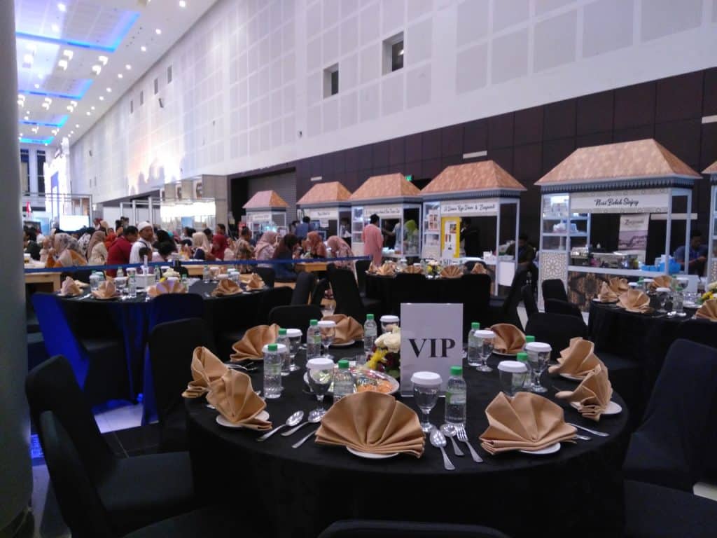 ISEF SHARI’A FAIR 2018: Tolok Ukur Perkembangan Rantai Halal Sistem Ekonomi dan Keuangan Syariah 13 ISEF SHARI’A FAIR 2018: Tolok Ukur Perkembangan Rantai Halal Sistem Ekonomi dan Keuangan Syariah 13