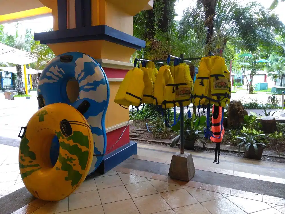 Ciputra Waterpark, Tempat Wisata Air Terlengkap dan Terbesar di Surabaya 15 Ciputra Waterpark, Tempat Wisata Air Terlengkap dan Terbesar di Surabaya 6