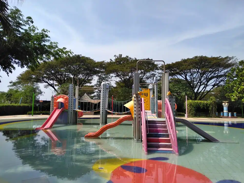 Ciputra Waterpark, Tempat Wisata Air Terlengkap dan Terbesar di Surabaya 2 marina lagoon ciputra waterpark surabaya