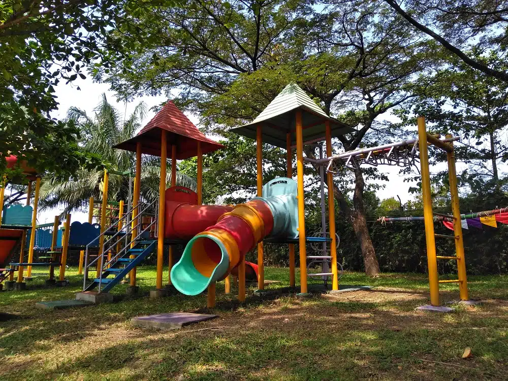Ciputra Waterpark, Tempat Wisata Air Terlengkap dan Terbesar di Surabaya 4 Ciputra Waterpark, Tempat Wisata Air Terlengkap dan Terbesar di Surabaya 1