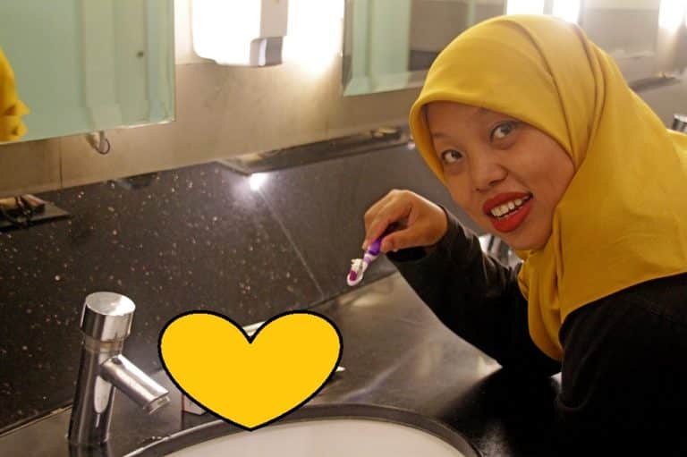 Home 6 sikat gigi saat puasa