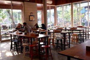 [Review Kuliner – Surabaya] Warung Pak Umar Buka Cabang di Loop Graha Family 4