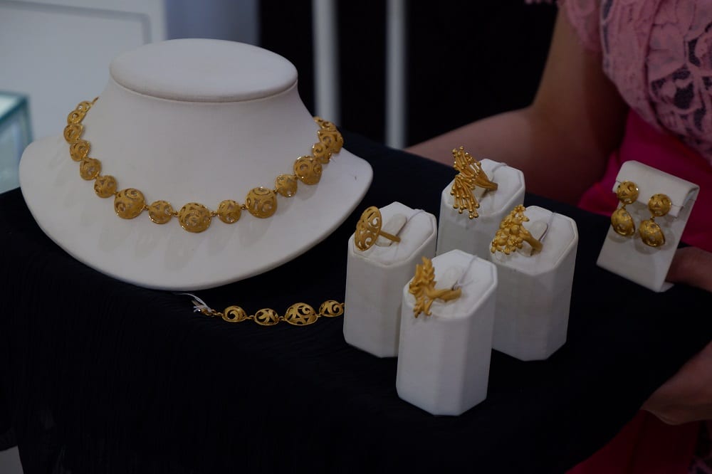 “Dare to Be You” dengan Koleksi Perhiasan Goldmart dan Gold Master 5