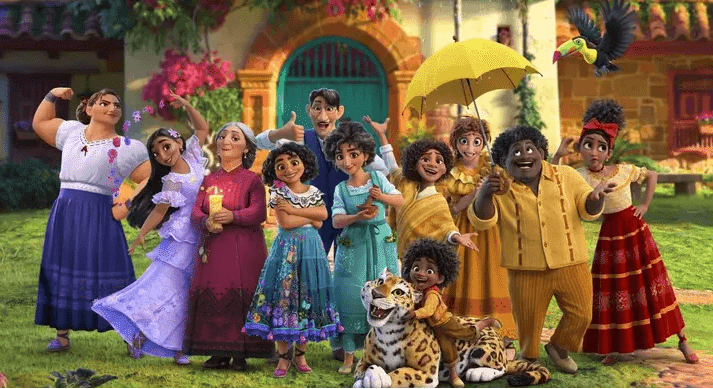 Belajar Menemukan Kelebihan Diri dari Film Disney "Encanto" 2 anggota keluarga madrigal encanto