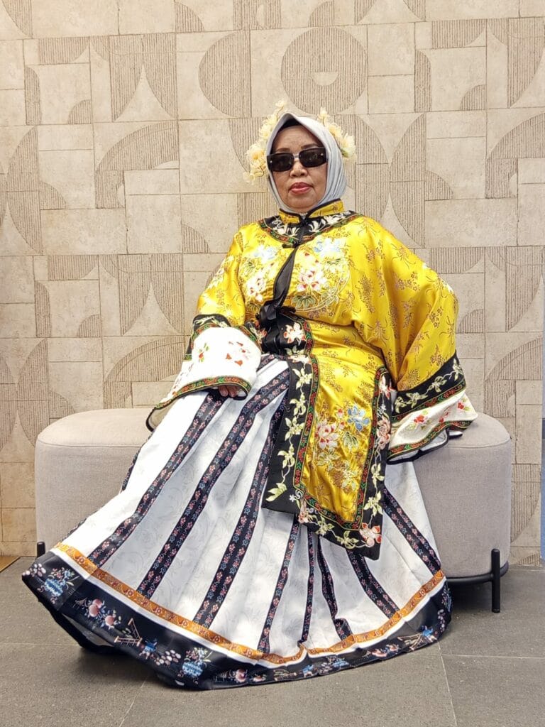 Mama dan Hanfu Park Shanghai Surabaya 